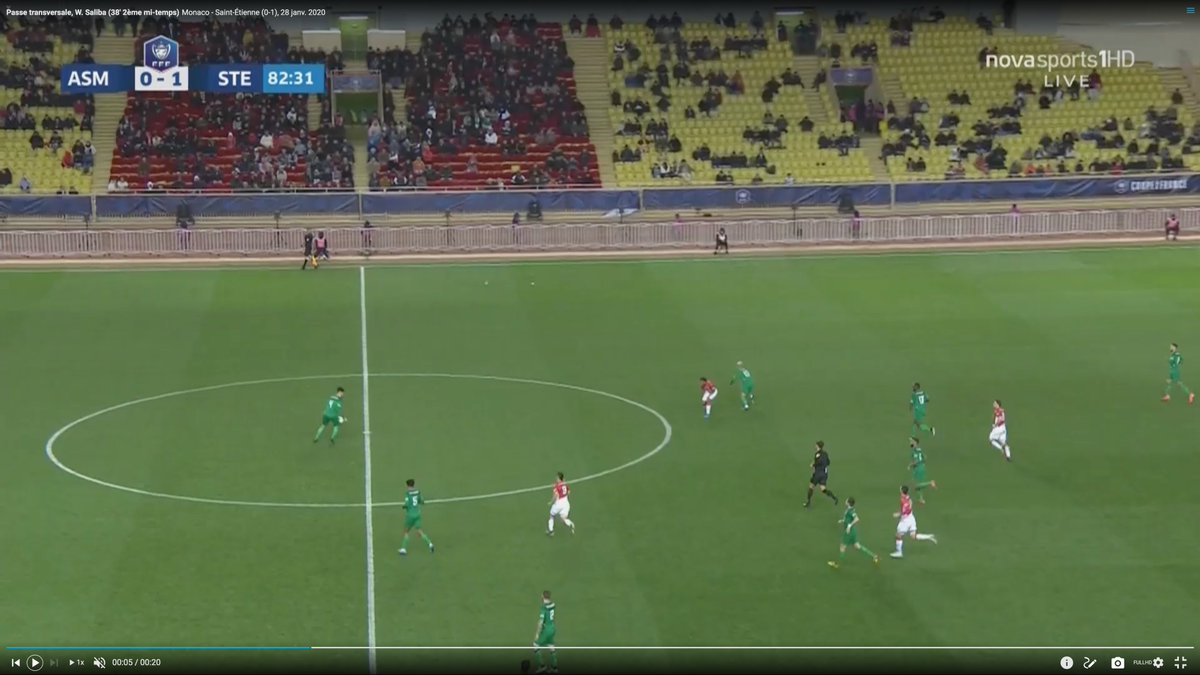 Et quand il allie conduite de balle et des dribbles, ça donne ce genre de folies (on ne dira rien sur le choix de Bouanga de dribbler un gardien sur sa droite quand il est déjà orienté de ce côté).