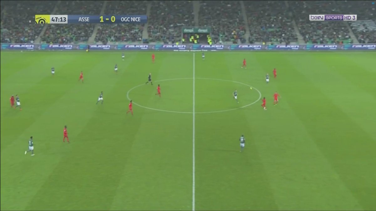 Jeu longClairement ce qu'il doit améliorer en priorité. Il n'a pas un mauvais pied, mais il est trop irrégulier pour que les attaquants puissent attaquer l'espace avec la certitude la recevoir au bon endroit.Ca lui arrive aussi de s'essayer pied gauche. Il désire progresser.