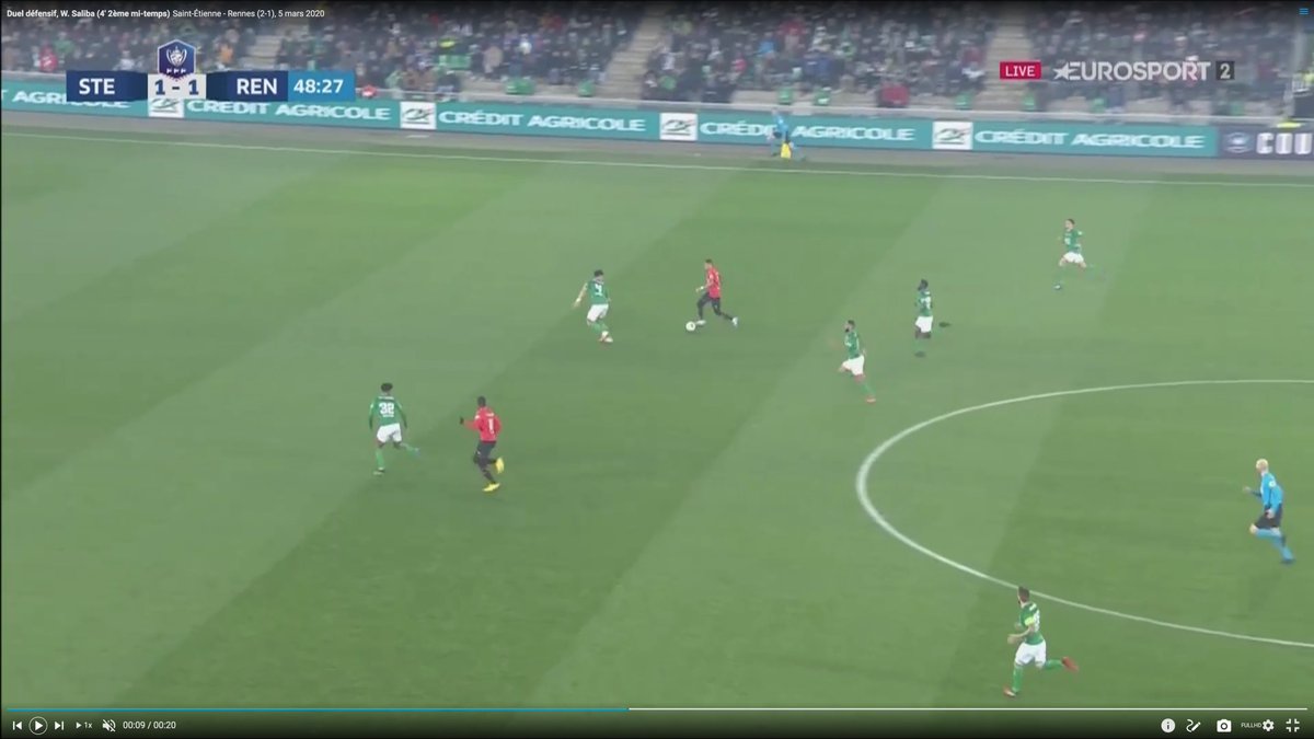 Saliba défend selon l'adage "le dernier qui bouge a perdu"1/ 2v2 en transition2/ Il se réoriente pour contrôler la course de Raphinha3/ Attend que l'attaquant prenne une décision en gardant 1m d'intervention4/ Passe devant sur le croche intérieur