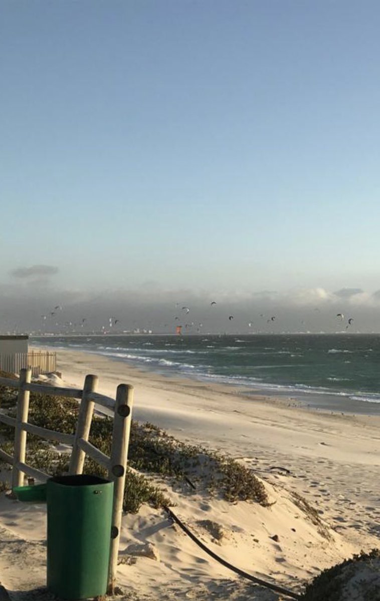sevexity's tweet photo. Kitesurfers doing more for liberty than any libertarian. https://t.co/YgLVo1rlvT