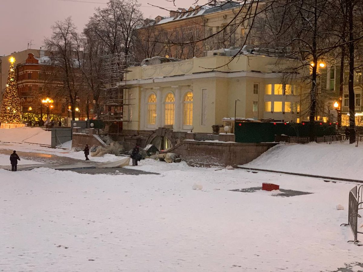 патриаршие пруды в москве зимой