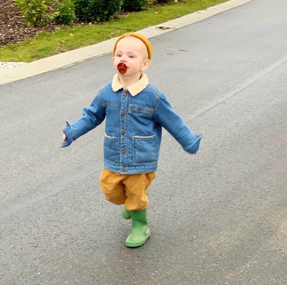 StyleRascals's tweet photo. Vincent taking a little stroll 😅😅😂

Follow @StyleRascals on Instagram

Boots from @celavikids
Outfit from @zarakids

😍😍😍

 #elitetroublemaker #elitetroublemakers #winteroutfits #winterstyle #kidswear #kidssteetwear #streetstyle #drengemode #børnetøj #børnemode #drengetøj https://t.co/oJZZ6h4qt1