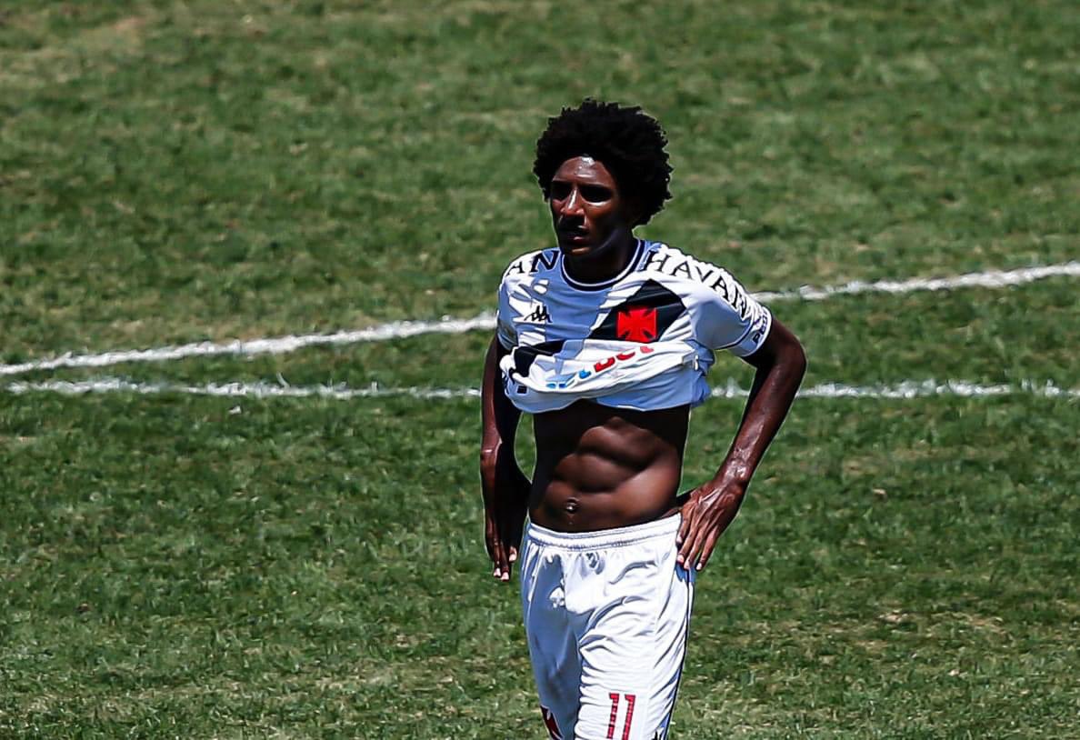 "Luxemburgo em entrevista coletiva na chegada ao Vasco: 

“Cheguei no vestiário e o Talles Magno tava fazendo massagem na mão. Perguntei se ele era goleiro e ele disse que não, que só tava doendo. Mandei ele ir trabalhar porque ele joga com o pé."