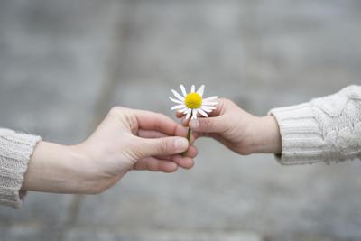 AccessWealthMgt's tweet photo. Kindness is all around us and matters a lot--affecting wellbeing and the health of the community. It is cause for optimism in pessimistic times. https://t.co/rr23YOed6j https://t.co/MR7zWVZv3b