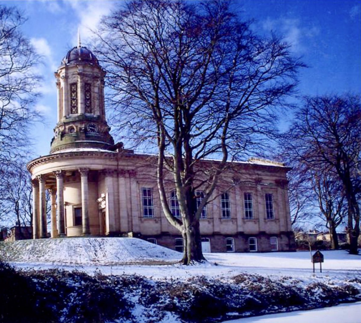 SaltsWalks's tweet photo. #TitusSalt saw to it that his strategically located mill ensured that come whatever wintry weather, the workforce could trudge to work from their homes in #Saltaire or hop on the train from #Bradford. #SnowOnTheWay https://t.co/mlfbVx3qNE