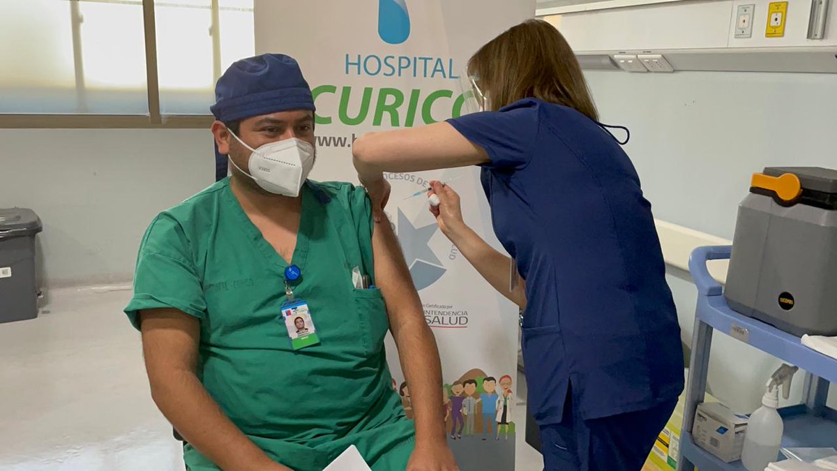 155 funcionarios de UPC del Hospital de Curicó están siendo vacunados contra el Covid 19