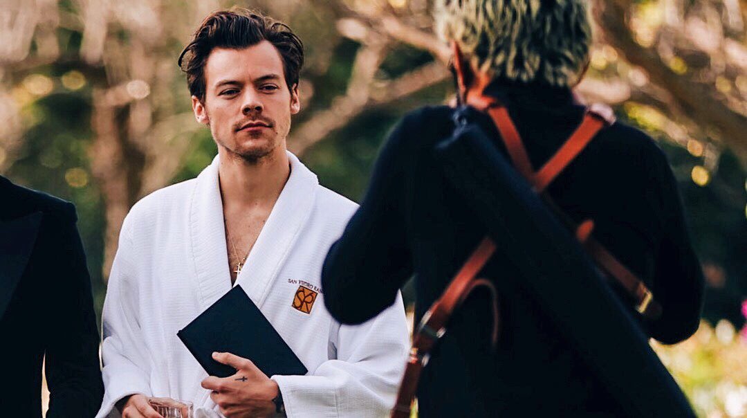 hstyIwt's tweet image. wow.