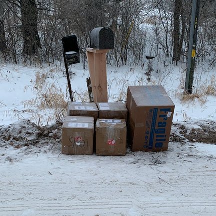 IDoAScience's tweet image. SERIOUSLY @FedEx 
We switched to you for better service, not laziness ... 
The scan said they were delivered to the front door.