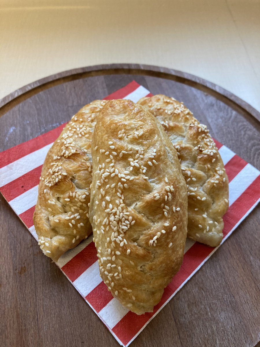 Start your New Year with new hopes and new more crispy samosas 😋😍😋 Find your favorite flavour at <a href="/VincesMarket/">Vince's Market</a> 
. 
.
.
For larger quantities visit nbbakery.ca and enjoy free delivery 🚚😋