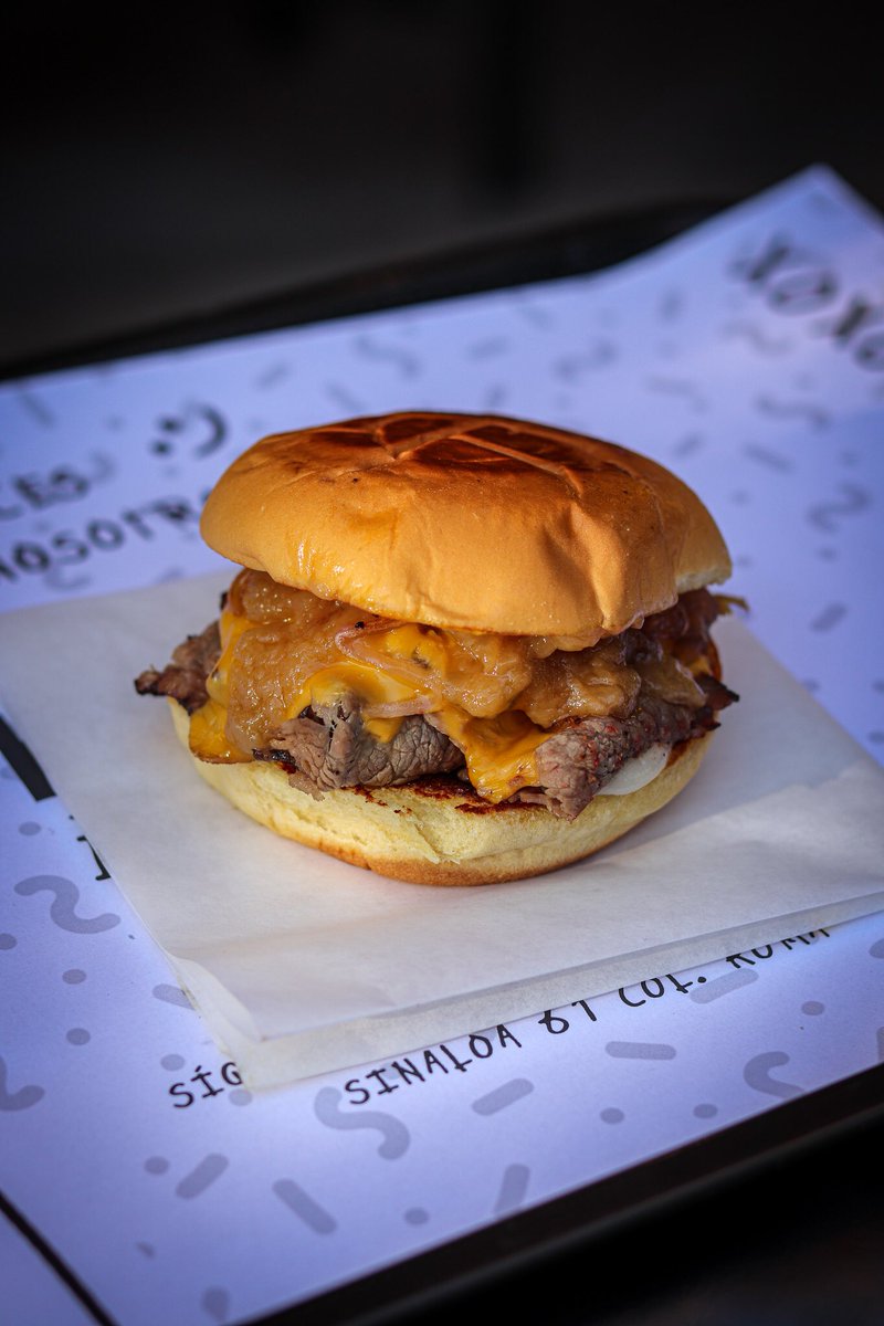 foodiesmexico's tweet photo. Especial del mes de #happybuns #burgers en la Colonia roma ROAST BEEF SANDWICH 😍 https://t.co/Uxj9xWj7Vu