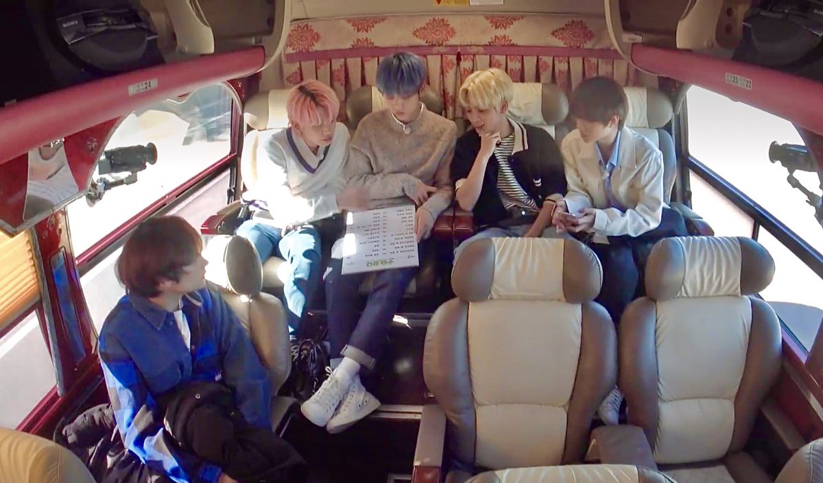 yooonnchild's tweet photo. Guaranteed, compared to Soobin I would be swinging my short ass legs if I was sat in that chair
#txt #TOMORROW_X_TOGETHER #soobin #toxdo https://t.co/koGkWv5Qv2