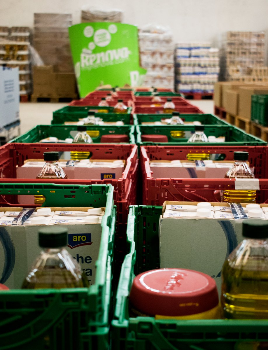 implicatxcs's tweet photo. A finales de diciembre también pudimos acompañar a @CruzRojaCS en su reparto y organización de alimentos. ¡Gente muy simpática y solidaridad a "full" en tiempos de pandemia! https://t.co/QZ7aHxTMf9