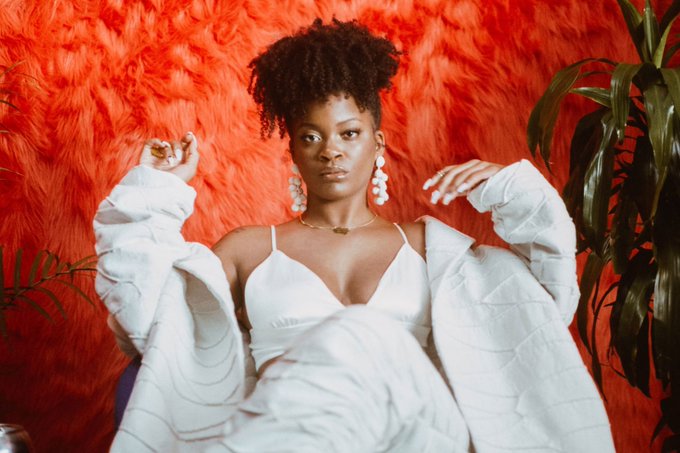 1 pic. Anyone else crushin hard on @AriLennox 😍 https://t.co/q5LPXriJSB