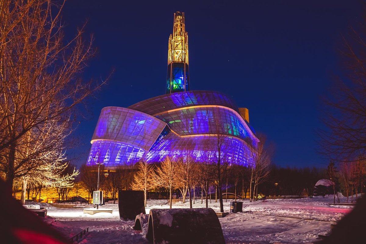 MCDP's tweet photo. C’est la dernière semaine pour voir notre spectacle de lumière inspiré par les aurores boréales! Passez voir l’éclairage avant le 9 janvier entre le crépuscule et 22 h - il va faire beau toute la semaine. #Espoir #AuMCDP #LaFourche
Photo : kristhine.guerrero (Instagram) https://t.co/cfZnEKLnao