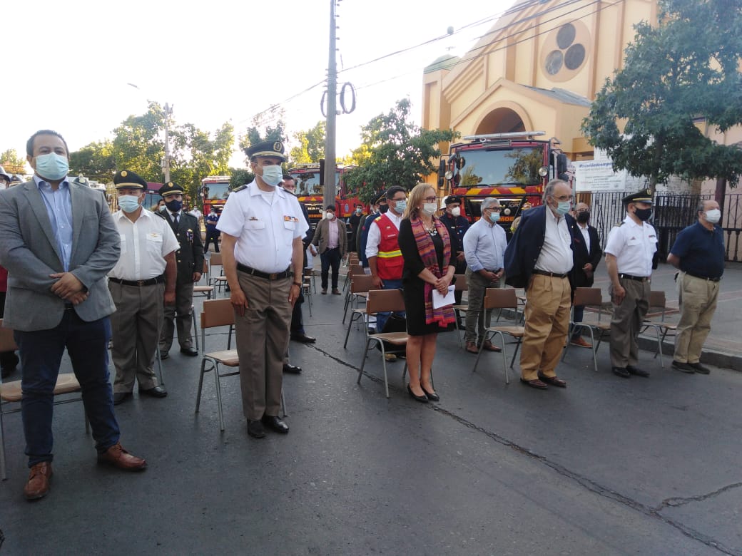 BomberosdeChile's tweet photo. La semana pasada, el Presidente Nacional @BomberosdeChile, Raúl Bustos, y la Intendenta de O'Higgins, Rebeca Cofré @IntendenciaLBO, encabezaron Ceremonia de Entrega de 12 Unidades de #MaterialMayor para los CB de la región. 🚒🚒
Conoce más detalles en https://t.co/TN5Fc3QZQs https://t.co/4CKCe3RAQl