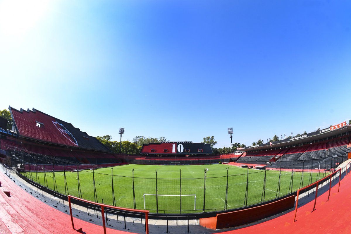 Newells's tweet photo. Diego Maradona tendrá su paseo en las inmediaciones del Coloso

Se trata de una iniciativa de integrantes del Concejo Municipal para que un sector del Parque Independencia lleve el nombre del 🔟

📝 https://t.co/civQmEivo7 https://t.co/iGUNb9zlEf
