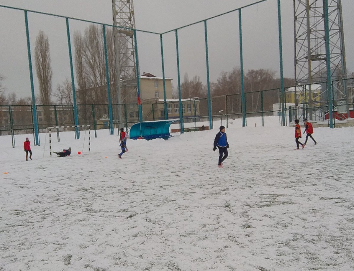 ⚽️ 4 января 2021 г. на стадионе "Кристалл" г.Жигулевск состоялся турнир по футболу "Зимний мяч" среди юношей. Команда п.Луначарский стала победителем турнира!!! Молодцы!!! Поздравляем!!!