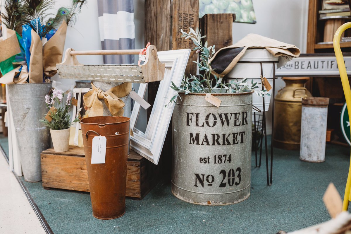 Antique_Trove's tweet photo. Loving this Flower Market bin! 😍 🌹
~dealer 138 #antiquetrove #antiquetroveroseville #antique #vintage #shoproseville #vintagedecor #bin #flowermarket #vintagetin #countryliving #countrycore #countrystyle #farmhousedecor #farmhousestyle #vintagecountry https://t.co/nK9Zj77PvW