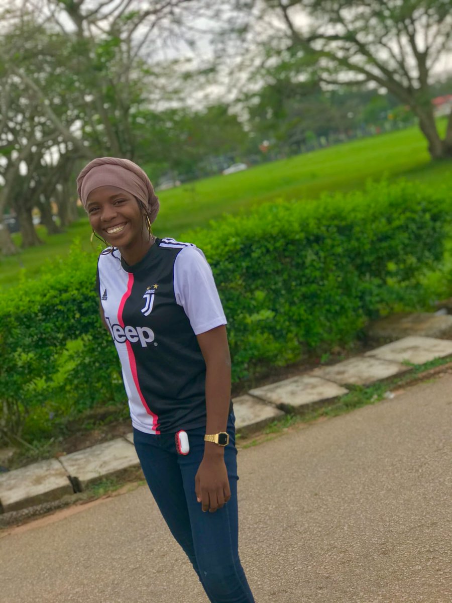 khadeejart_'s tweet photo. I need to Bless Twitter streets with my face more😂😂...It's always my smile for me😁😁😁

#selflove #newyear https://t.co/1ouC0QwmIA
