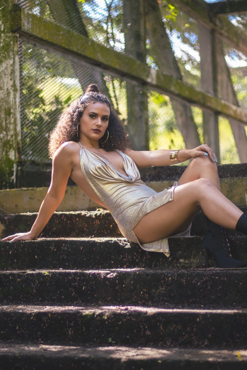 Saaanndriii's tweet photo. “La única diferencia entre un mal día y in buen día es TU ACTITUD”
🎥: @CedeoCr17
💄:🙋🏽♀️
#comenzando2021 #nuevoscomienzos #nuevavision #metasnuevas #actitud #proyeccion #modelofpr #dancerofpr #curlyjeva #urbano #fit #sexy #voypormas #voyami #staytuned https://t.co/hBkPoJN9WB
