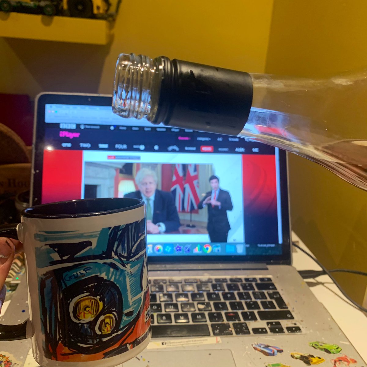 Popbangcolour's tweet photo. #ContinuousCar Mugs also hold wine. Though wine not included in any purchases. 
.
Adding a splash of colour, for when working from home. 
.
#lockdownpart3 #2020hangover https://t.co/VqK8cwFJoj