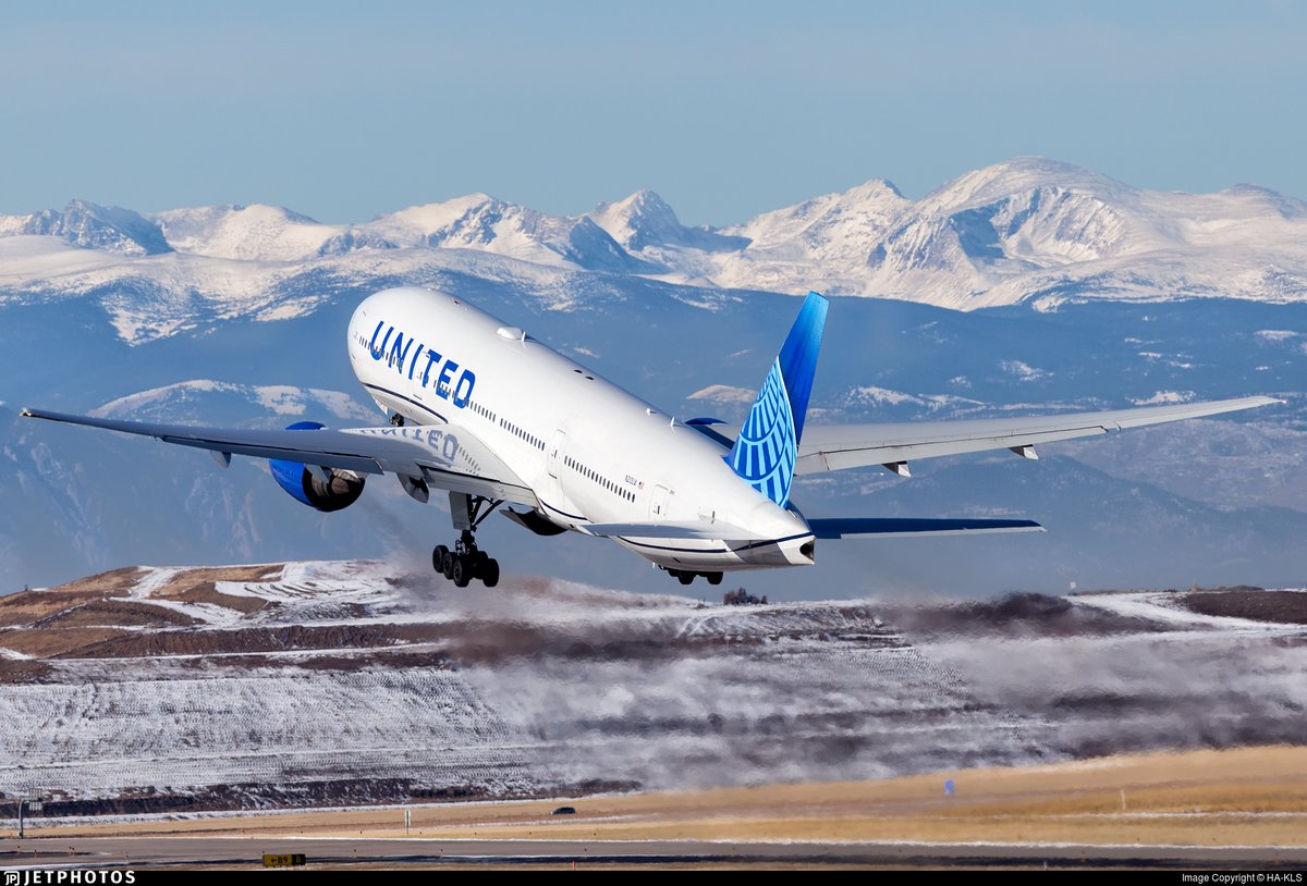 JetPhotos's tweet photo. A United Airlines 777 departing Denver. https://t.co/8MZvbb1obW © HA-KLS https://t.co/xMYrBpNVDj