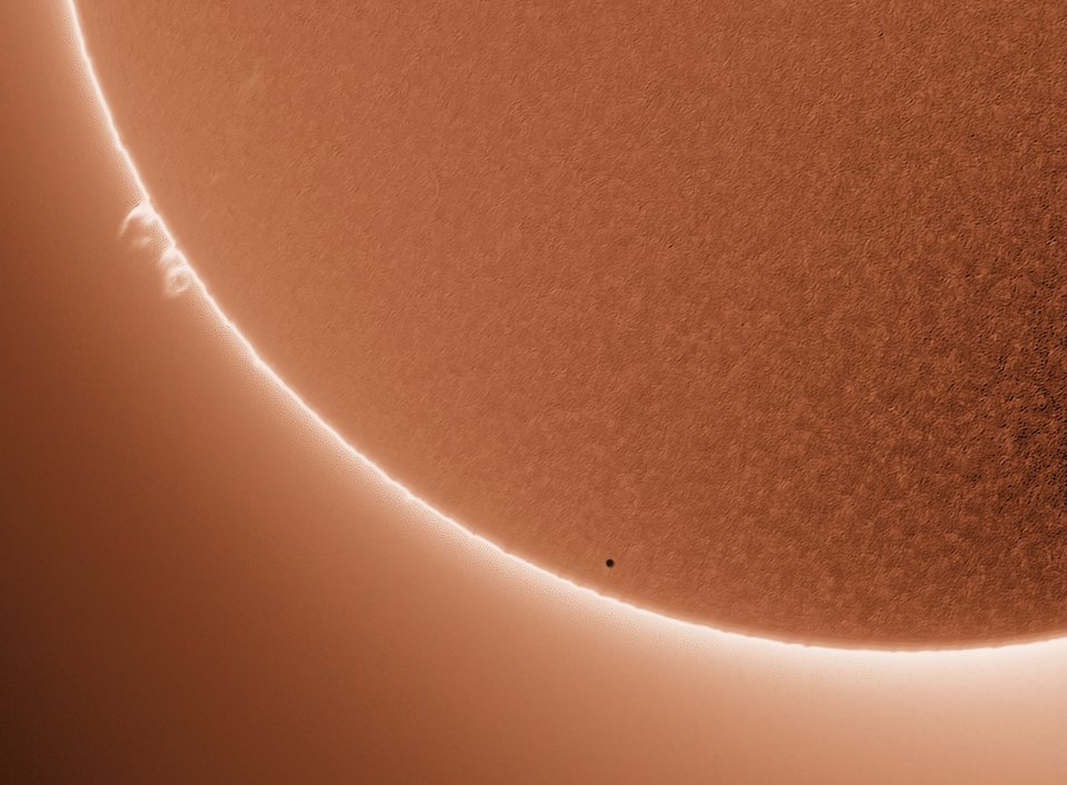 🤯Not marketing related, but it’s mindblowing - The small black dot is Mercury in front of the sun.