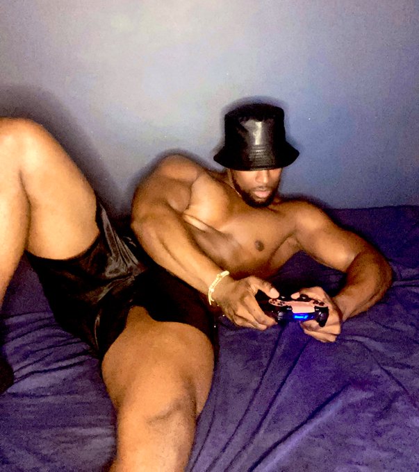 How I’m spending lockdown you coming over ?
https://t.co/zuvvZdt8aF

@BlackBritBoys @videoboyblog @HotGuyZone