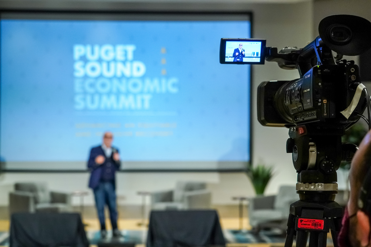 As we celebrate the end of one year and move into the next, it's time to start thinking about positively moving forward... Need to meet? Let AVMS help with a Virtual, Hybrid or Live event.
SafeMeetingsAndEvents.com