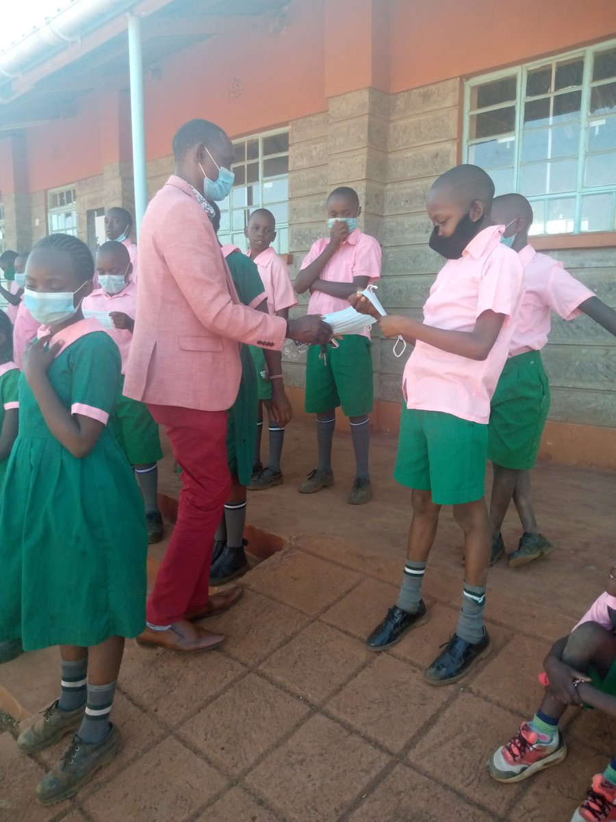 AndrewKinja's tweet photo. Today the #callforaction by the kenya #GlobalCitizen and #UNSDG ambassador was at its best in fulfilling the #onechild #onemask initiative. We donated face masks In primary school in Kenya @bankimooncentre @GlblCtzn @WilliamsRuto @JoeBiden @UNICEF @GlobalPeace https://t.co/sfoDGS1ciT