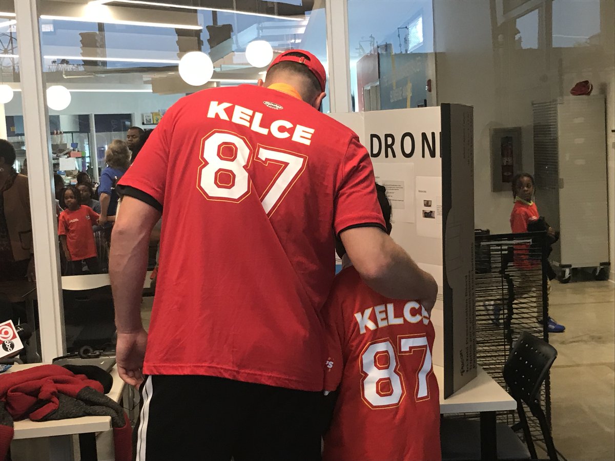 Alright #ChiefsKingdom ! You helped bump @tkelce from third to second place in the Walter Payton Man of the Year Social Challenge.. now let's get him back in FIRST PLACE! RETWEET THIS TO GET HIM MORE POINTS! #WPMOYChallenge + Kelce