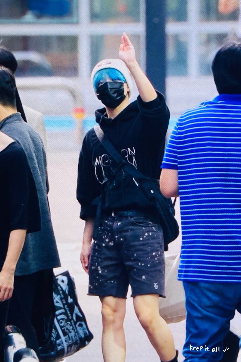 Ya Hongjoong, your tiny legs are awesome