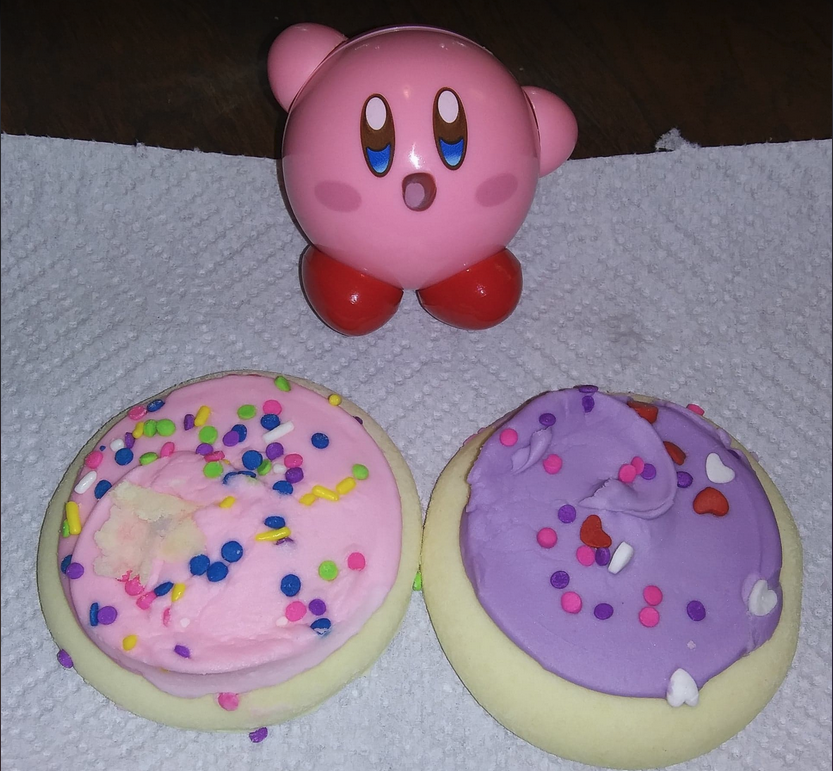 NendoroidLady's tweet photo. Kirby is enjoying his cookies.🍪🍪
#Nendoroid #Kirby @NintendoAmerica #NintendoSwitchLite @GoodSmile_US https://t.co/L3Ut6IR42I