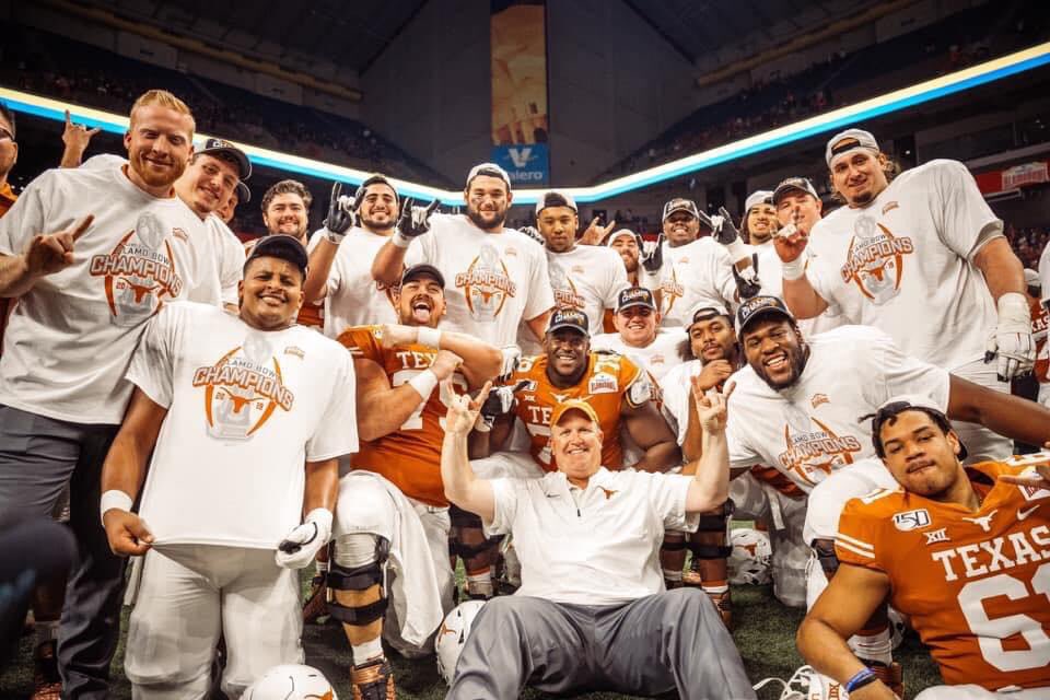 CoachHand's tweet image. From the Hand family to the men who we have been honored to work with in Austin...Thank y’all. 

We love you and are so appreciative for all you gave to our UNIT, the team and The University of Texas.

You ALL have greatness in your future...proud to count you among “my guys”.