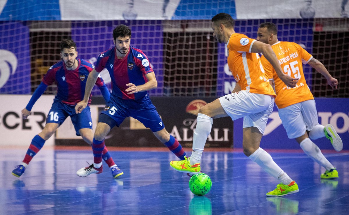 LUDfutbolsala's tweet photo. ✅ Debut 
✅ Victoria 

😏🔝 @tolramarc 

#LNFS https://t.co/0Xfd4SHDM8