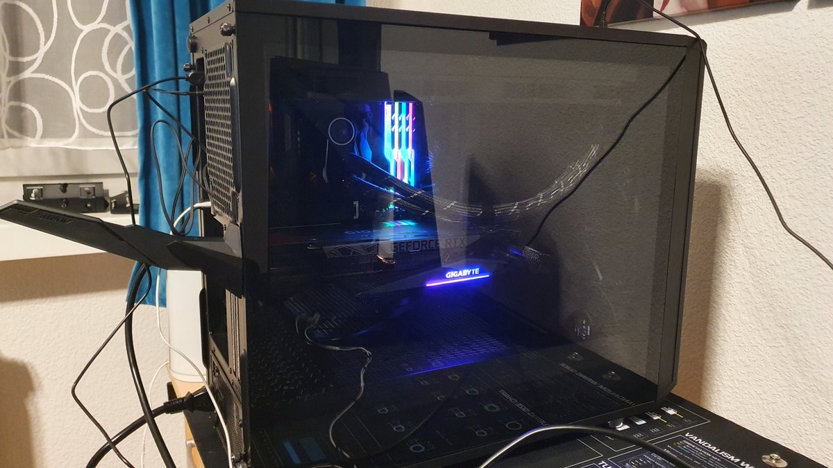 It took 3 days, but I finally built my very first PC! Never been so proud of myself 😁