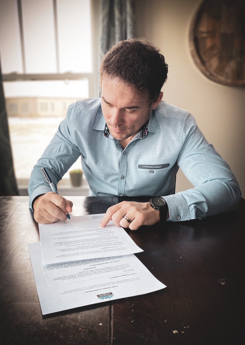 ChrisYoungEDU's tweet photo. I’m super duper, incredibly excited to share that I’ve signed a book contract with @_RoadToAwesome_!
The Future-Proof Educator (tentatively titled) is coming to bookshelves near you! Thanks @DarrinMPeppard for the opportunity! #futureproofedu #roadtoawesome #INeLearn #GoogleEI https://t.co/mQDXQ4Bro5