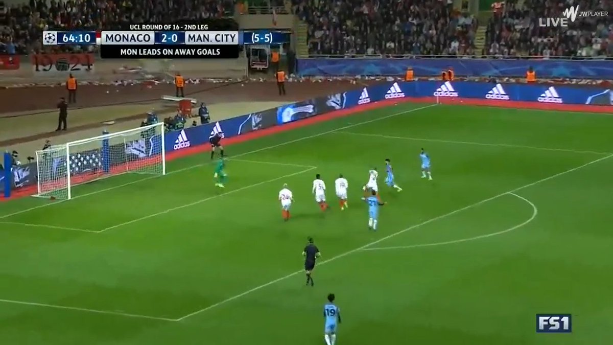 -65ème : Gros raté d'Agüero encore mais surtout superbe arrêt du gardien Croate! Frayeur pour Monaco, city devient dangereux.