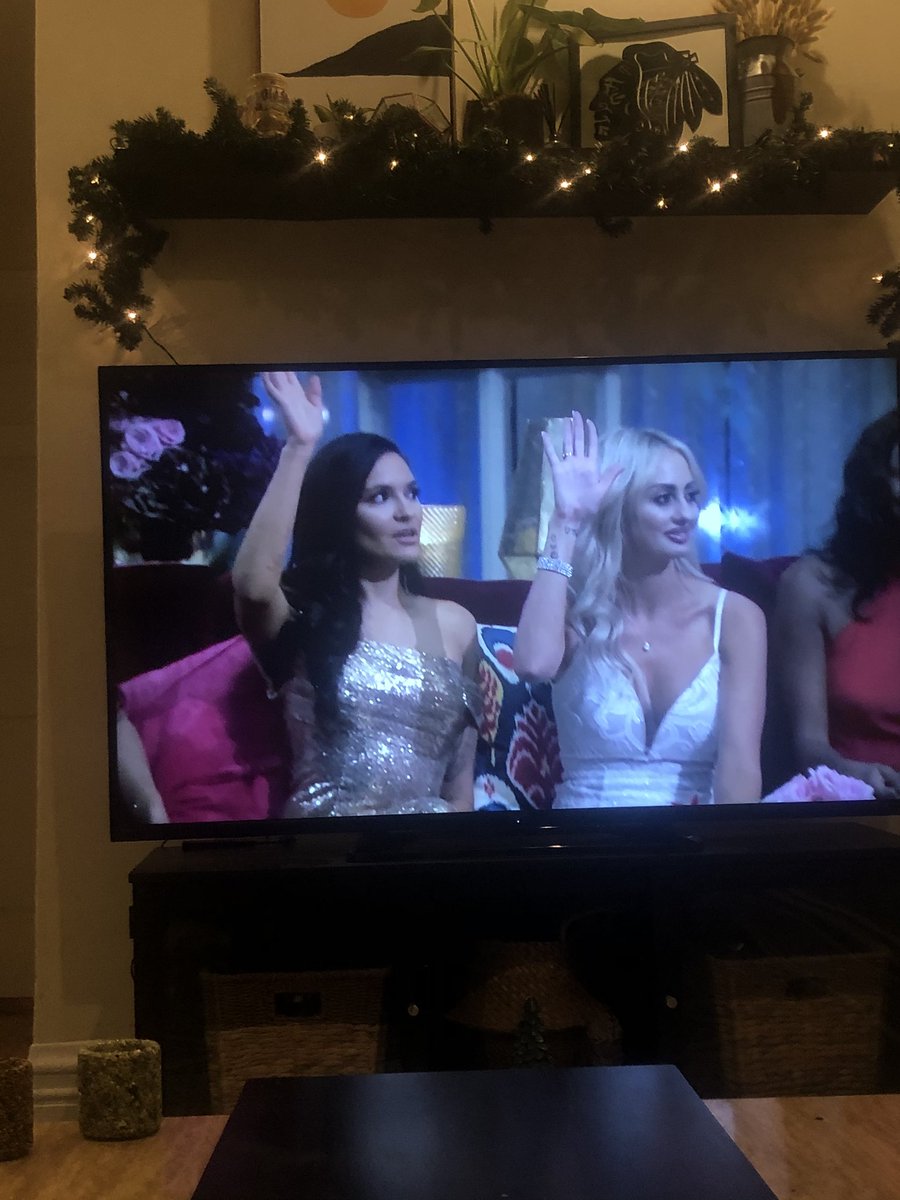 NotChrisHarris2's tweet photo. Raise your hand if you’ve ever been personally victimized by Victoria #TheBachelor https://t.co/eu3lt5xYGP