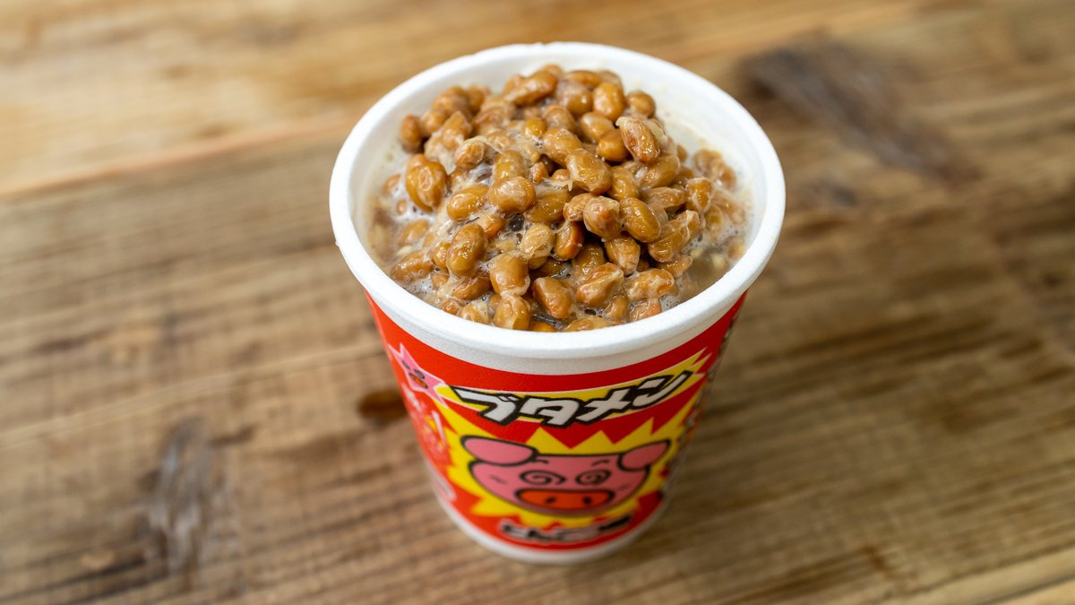 ジョーさん 料理研究家 子供の頃の自分に この食べ方を教えてやりたい 説明しようがない納豆 とけるチーズ とんこつの相性の良さ ブタメンにお湯をそそぎ 納豆1パック とろけるスライスチーズを4つ折りにしてのせたら おわんなど深さのある ジョーさん 料理研究家 子供の頃の自分に この食べ方を教えてやりたい 説明しようがない納豆 とけるチーズ とんこつの相性の良さ ブタメンにお湯をそそぎ 納豆1パック とろけるスライスチーズを4つ折りにしてのせたら おわんなど深さのある