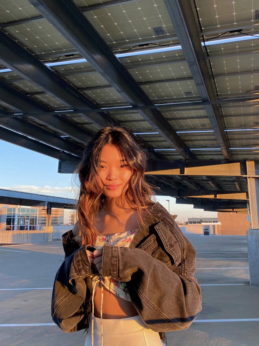 faithsrey's tweet image. golden hour is my happy hour