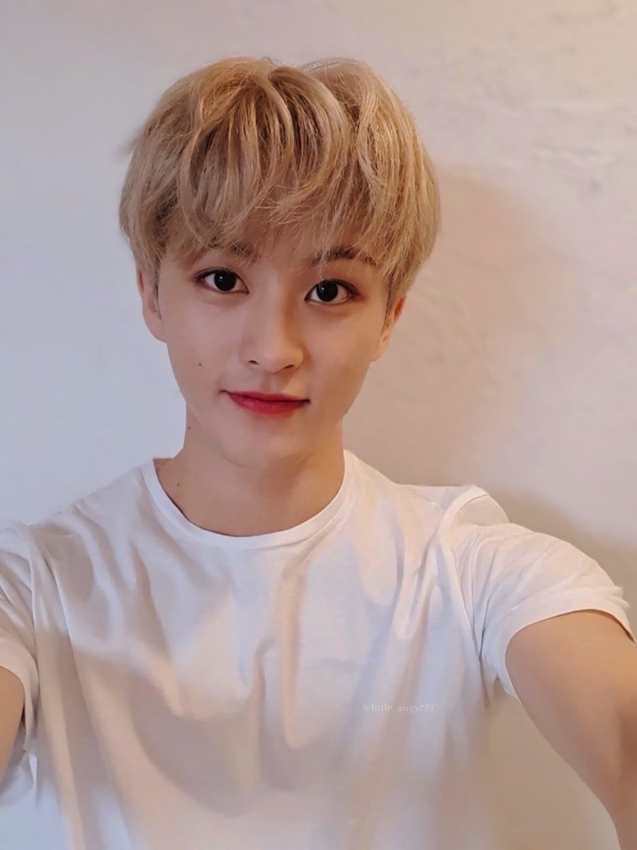 OHNCTU's tweet photo. 𖥻𝐌𝐀𝐑𝐊:: Hey yo Czennies, como estão? Feliz Ano Novo um pouco atrasado hehe~~ Eu e os hyungs comemoramos bastante, espero que tenham comemorado também, estamos entrando em um novo ano e que seja incrível para todos :))
Nos vemos por aí 😎 https://t.co/QytGmYLx8E