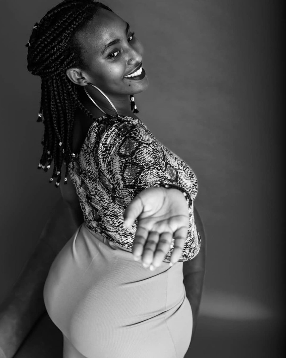 TalentIrembo's tweet photo. Happy New Year 2 y'all🥳💃🎆🎊🎉
May each one of you be healthy, wealthy, and goal oriented in this Year and be a great achiever.🙌💫💯♥️ https://t.co/WxedUzG44o