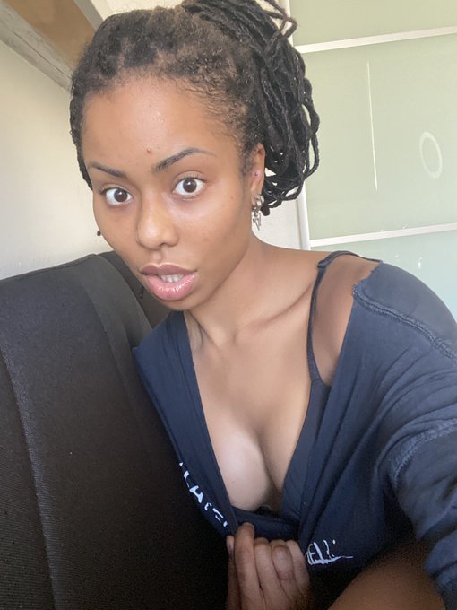 2 pic. anyone out these feel like fucking a 6 with nice tits https://t.co/lPUTyoeCUY<a href="/tag/mvsales"class="tags"><span>#mvsales</span></a>