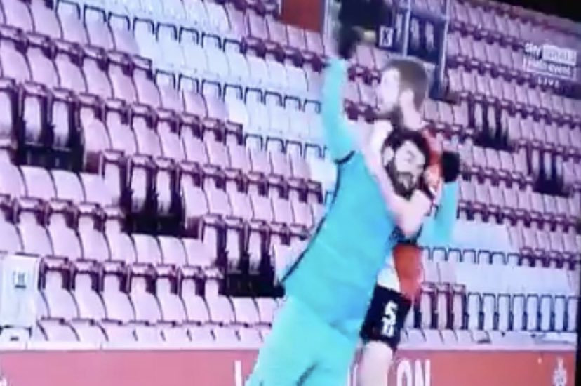 Watch_LFC's tweet image. You can usually by pass on a referee missing out on a challenge here and there, but two, three and then four is just fucking ridiculous.