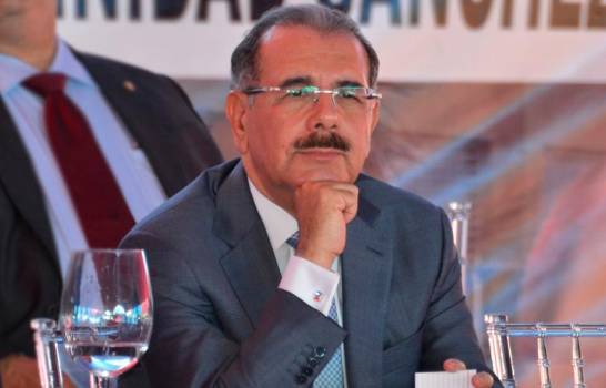 nuriapiera's tweet photo. Danilo Medina evitó que más de 700,000 cayeran en la pobreza, dice el Gobierno https://t.co/L3OKtGEyIm #NDigital https://t.co/VYlTwdevMA
