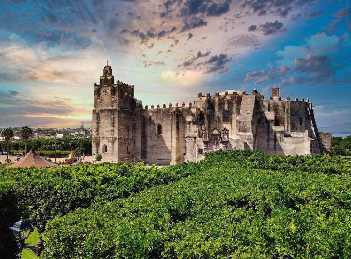 Nuevo propósito para este 2021:
1. Conocer #Yuriria😍✨
📸: popurrí de viajes