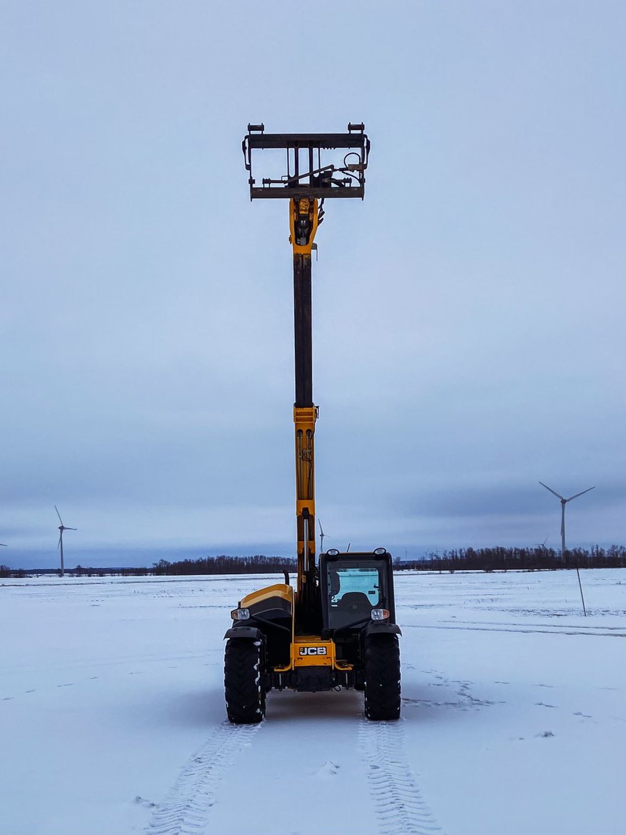 JCB 527-58 AGRI LoadAll 
108hp  
4x4 drive/steer 
reversible fan 
1535 hours 
Bale prongs, pallet forks and buckets possibly available                                   $74500