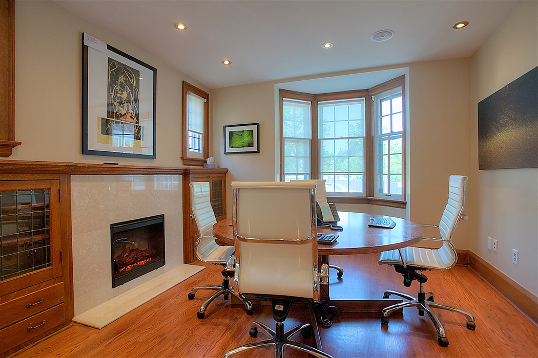AFFORDABLE OFFICE RENTAL - LONG &amp; SHORT TERM kijiji.ca/v-commercial-o…