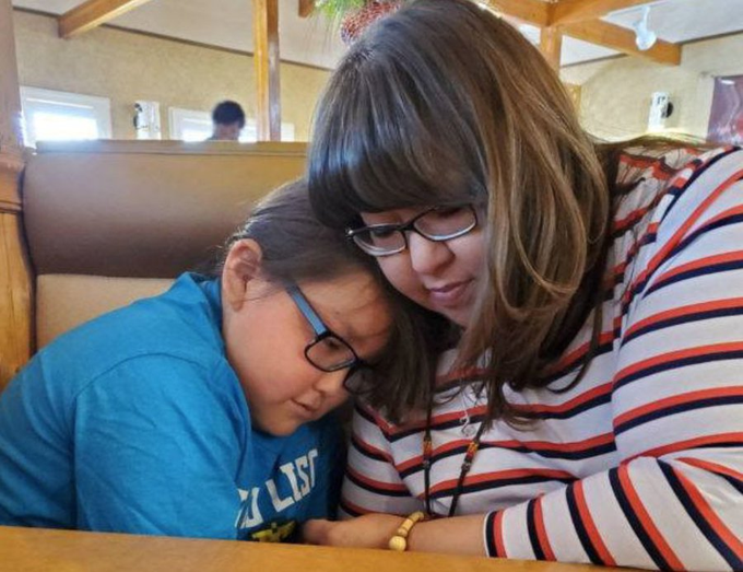 Cheryl Thinn, 40, EMS Technician at Tuba City Regional Health Care in Tuba City, Arizona died from  #COVID19 within days of her sister Corinna. h/t:  @CTZebra  https://navajotimes.com/reznews/former-police-officer-falls-to-covid-19/